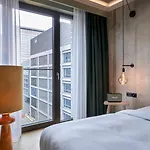 Gekko House Frankfurt, A Tribute Portfolio