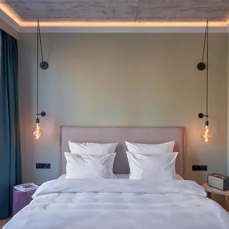 Gekko House Frankfurt, A Tribute Portfolio