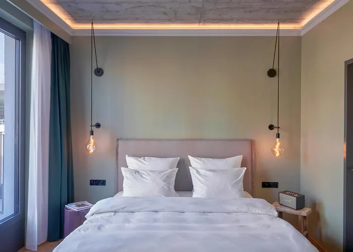 Gekko House Frankfurt, A Tribute Portfolio